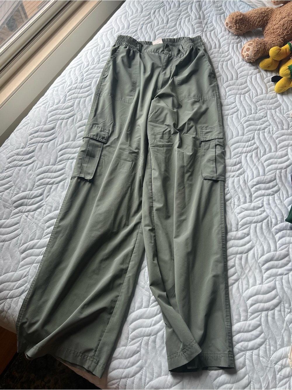 Aerie Offline Cargo Pants size Medium